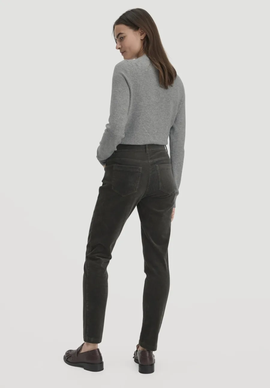 Cordhose Slim Leg Regular aus Bio-Baumwolle von hessnatur