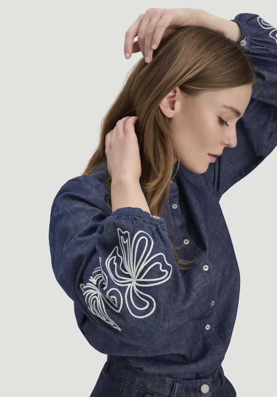 Jeans Bluse Embroidery Relaxed aus reiner Bio-Baumwolle von hessnatur